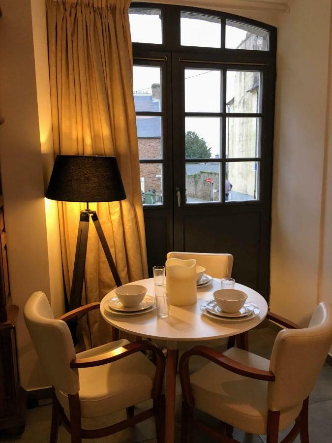 Gate House Lodge Dinan Bagian luar foto
