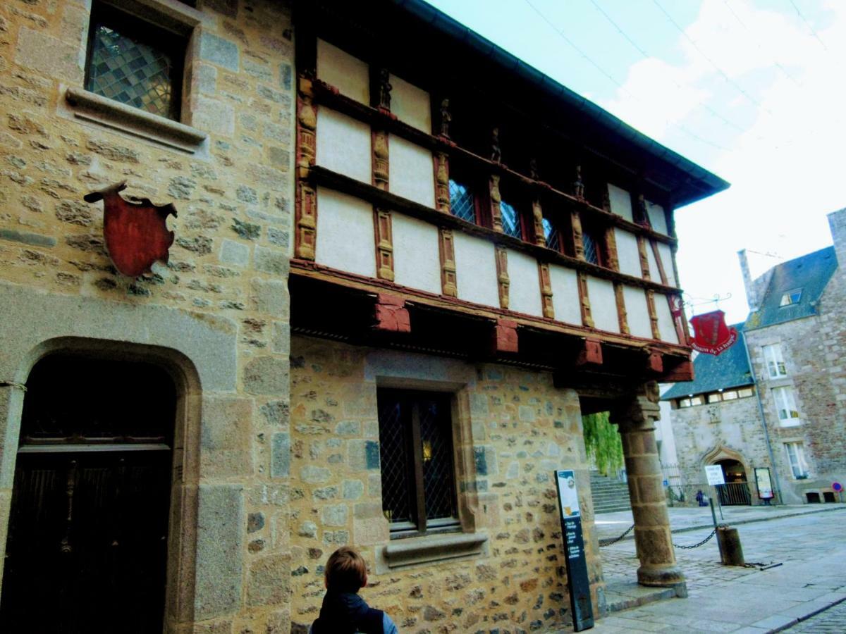 Gate House Lodge Dinan Bagian luar foto