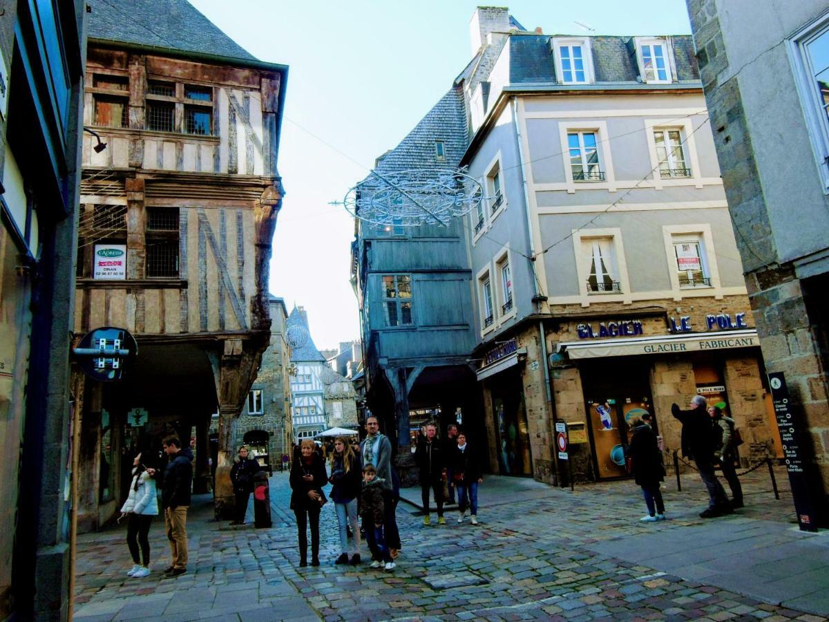 Gate House Lodge Dinan Bagian luar foto
