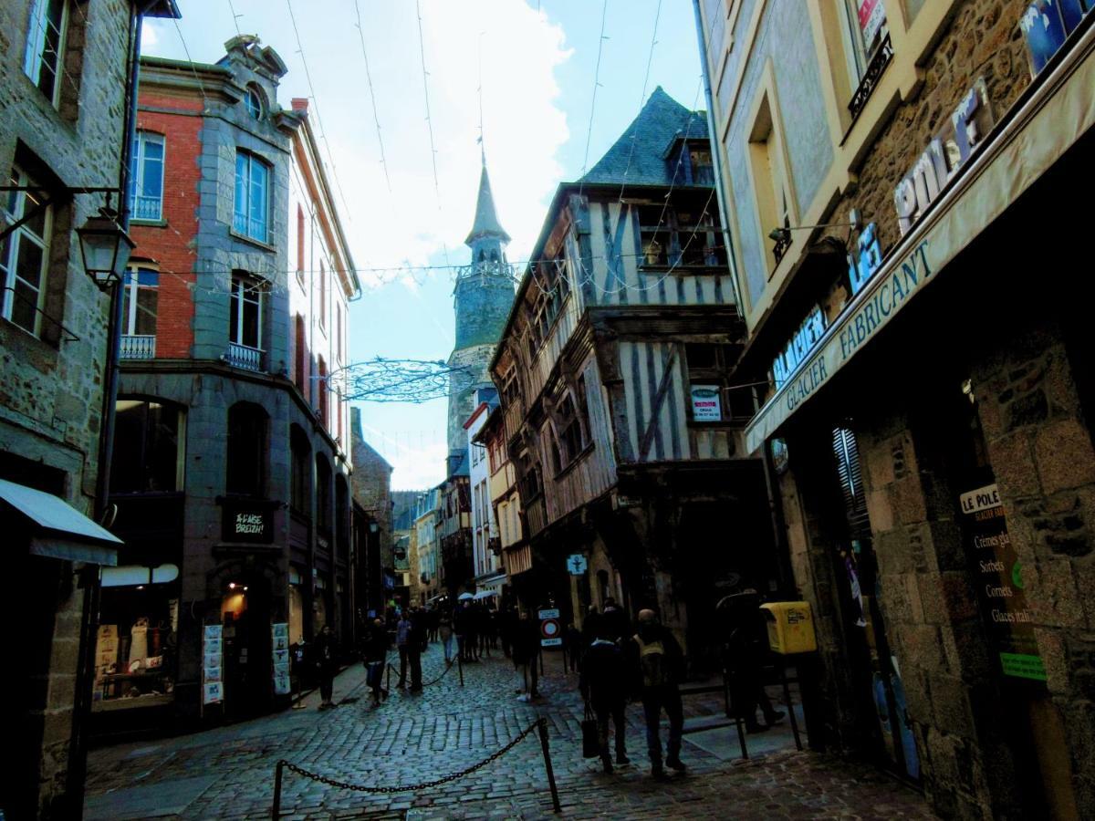Gate House Lodge Dinan Bagian luar foto
