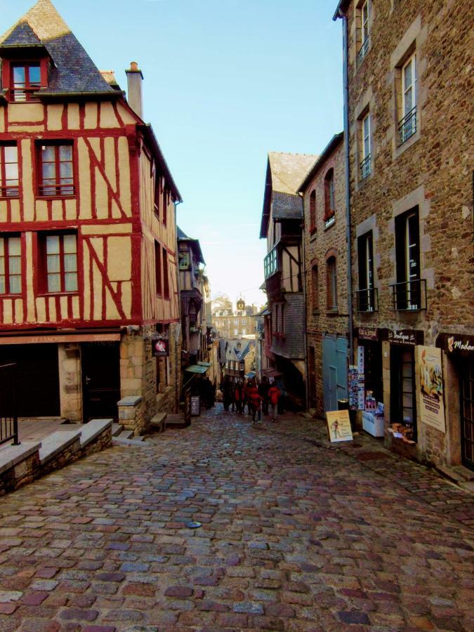 Gate House Lodge Dinan Bagian luar foto