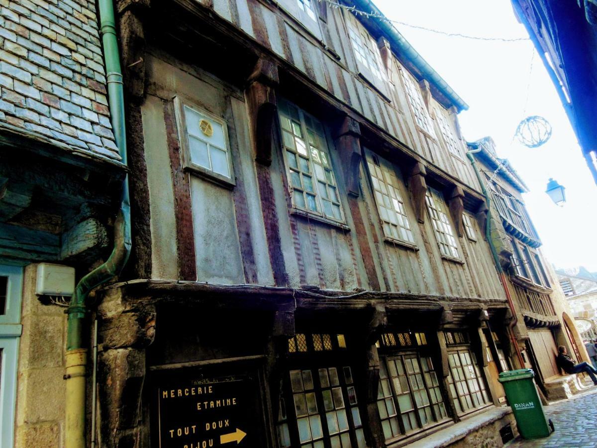 Gate House Lodge Dinan Bagian luar foto