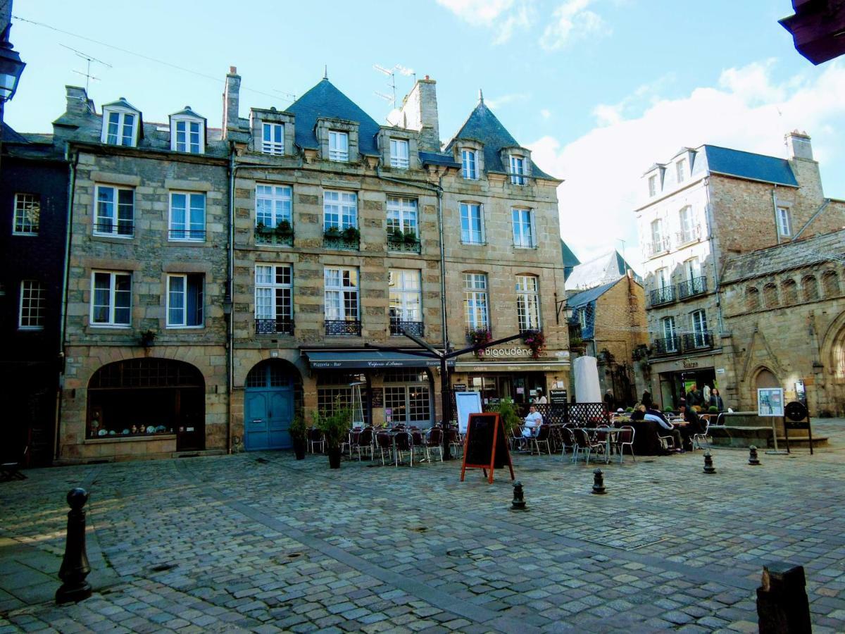 Gate House Lodge Dinan Bagian luar foto