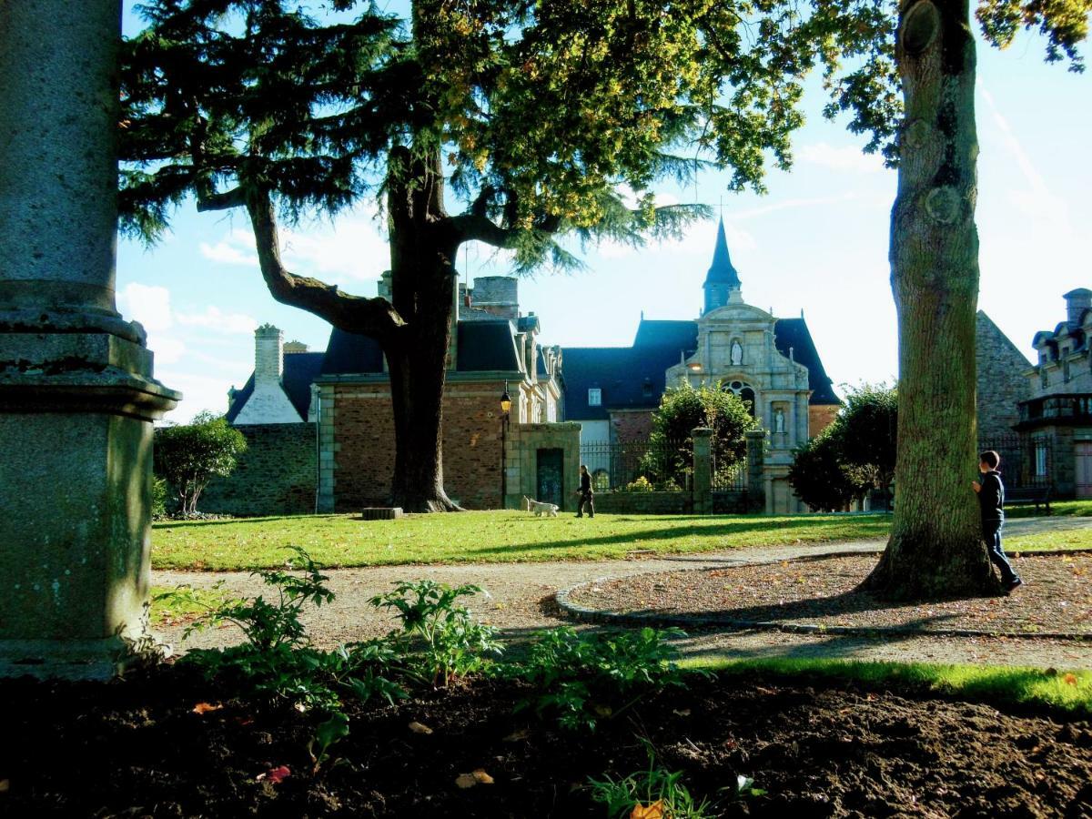 Gate House Lodge Dinan Bagian luar foto