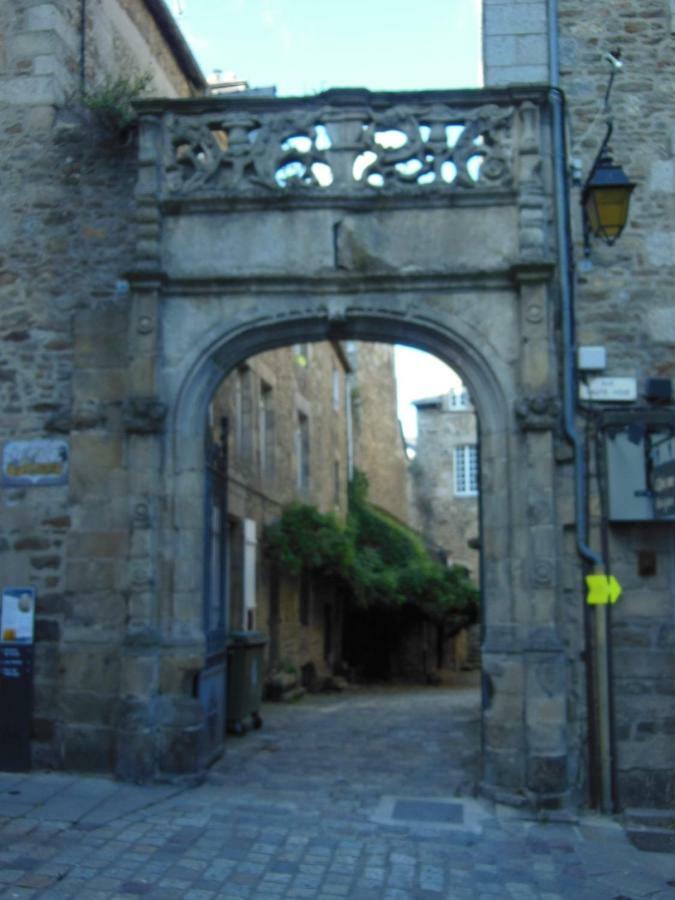 Gate House Lodge Dinan Bagian luar foto