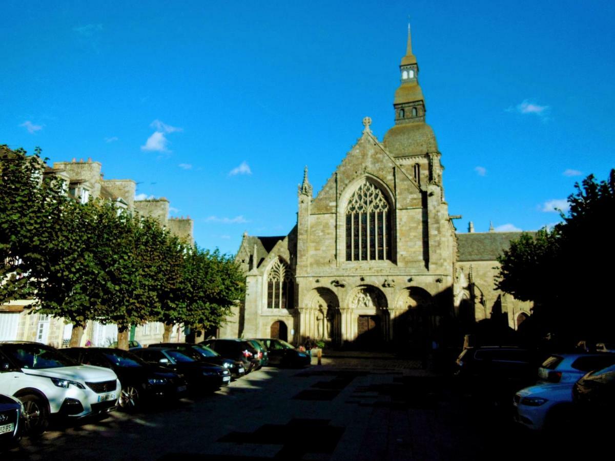 Gate House Lodge Dinan Bagian luar foto
